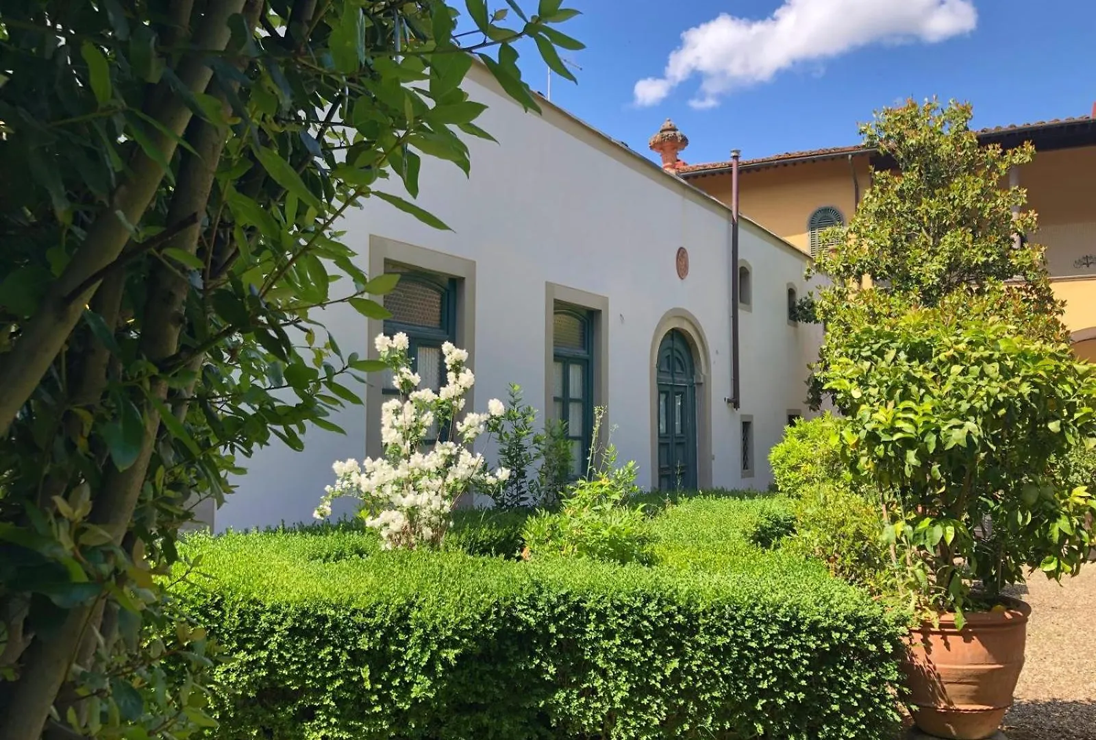 Villa Luciano contacts